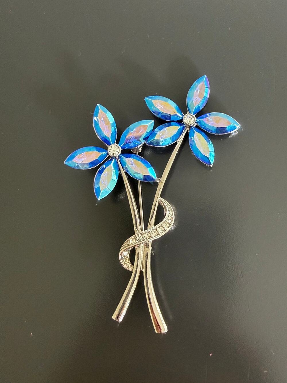 Vintage blue rhinestone flower brooch silver tone costume jewelry